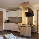 Pfister Apartment Fuegen