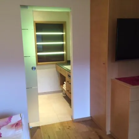 Pfister Apartment Fuegen